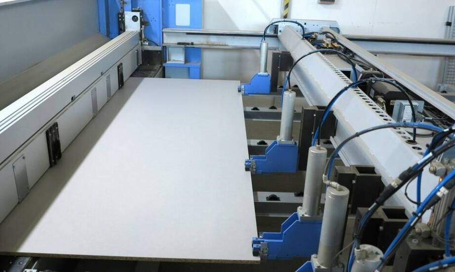 How does the automatic welding process work?