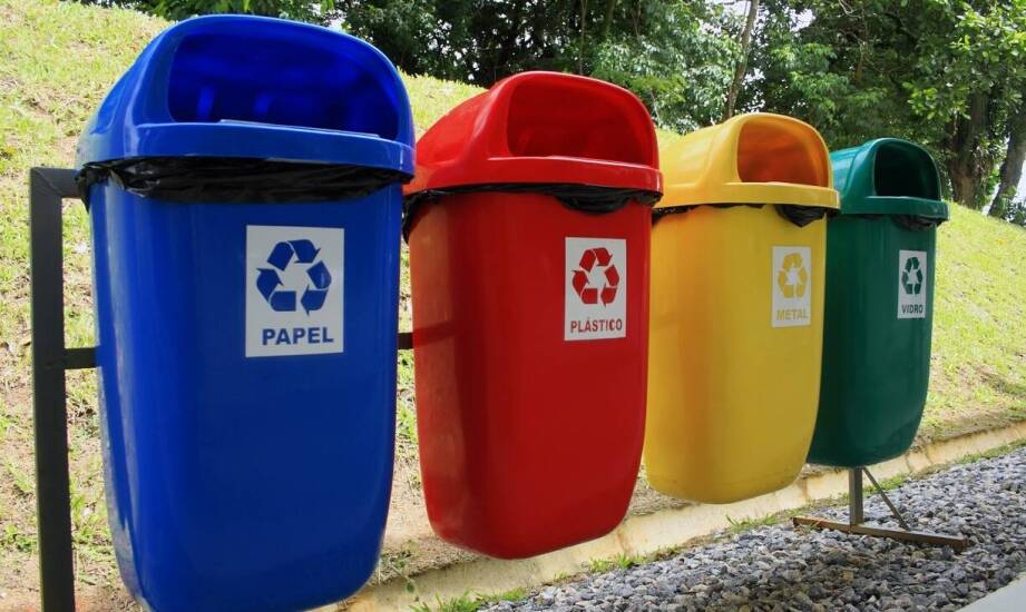 Jakie są najlepsze praktyki w zakresie umieszczania koszy na śmieci uliczne w miastach?