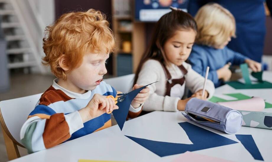 Wykorzystanie przyborów do malowania w projektach edukacyjnych dla dzieci