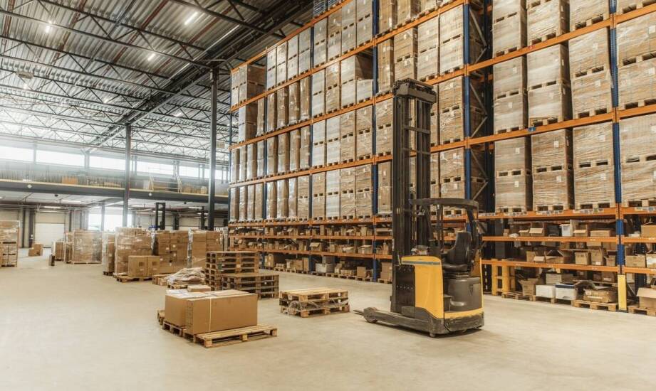 Nadstawki paletowe metalowe w e-commerce – jak wspierają procesy dostaw?