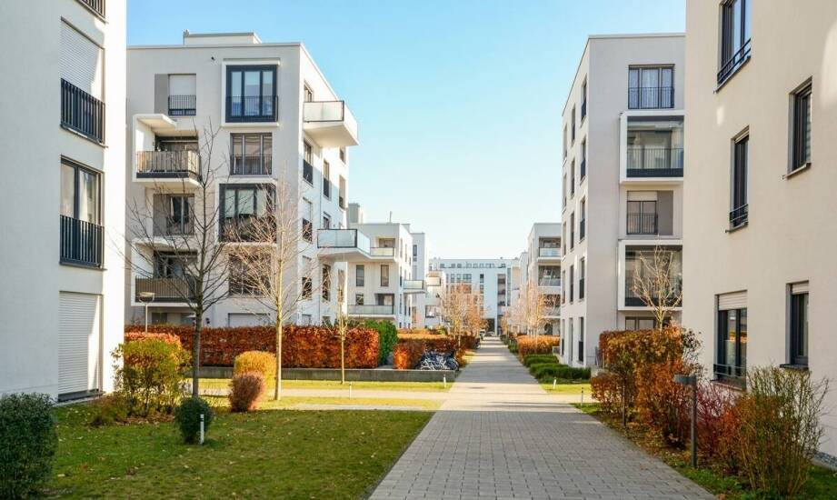 Jakie są zalety życia na nowoczesnym osiedlu mieszkaniowym od dewelopera?