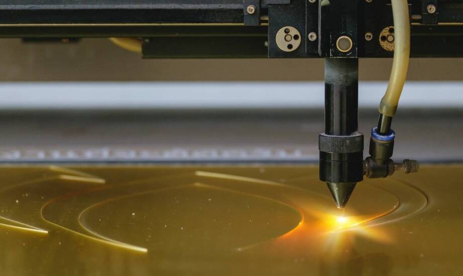 Finansowanie inwestycji w maszyny z technologią waterjet – na co zwrócić uwagę?