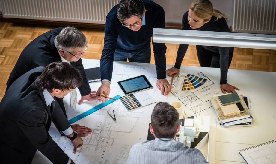 Jakie są kluczowe aspekty współpracy zespołów projektowych przy użyciu programów CAD?