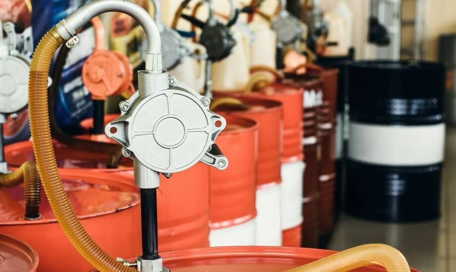Beczki metalowe – przegląd dostępnych rozmiarów i pojemności