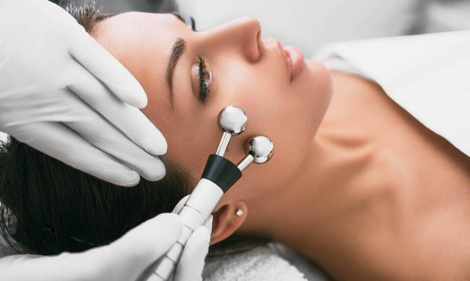 Face lifting: Czym różni się od innych zabiegów odmładzających?