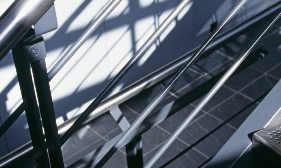 Jak wybrać odpowiednie systemy mocowania dla balustrady z linek?