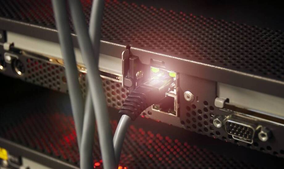 Rola gniazd IEC C20 w zapewnieniu stabilności energetycznej infrastruktury IT