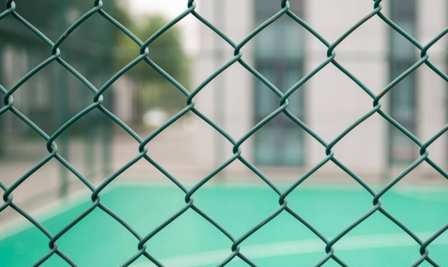 Rola oczek montażowych w łatwości instalacji mat ogrodzeniowych