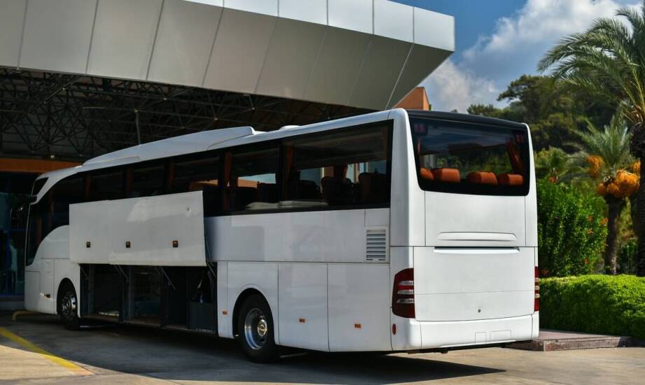 Wynajem busa 9-osobowego a planowanie tras turystycznych