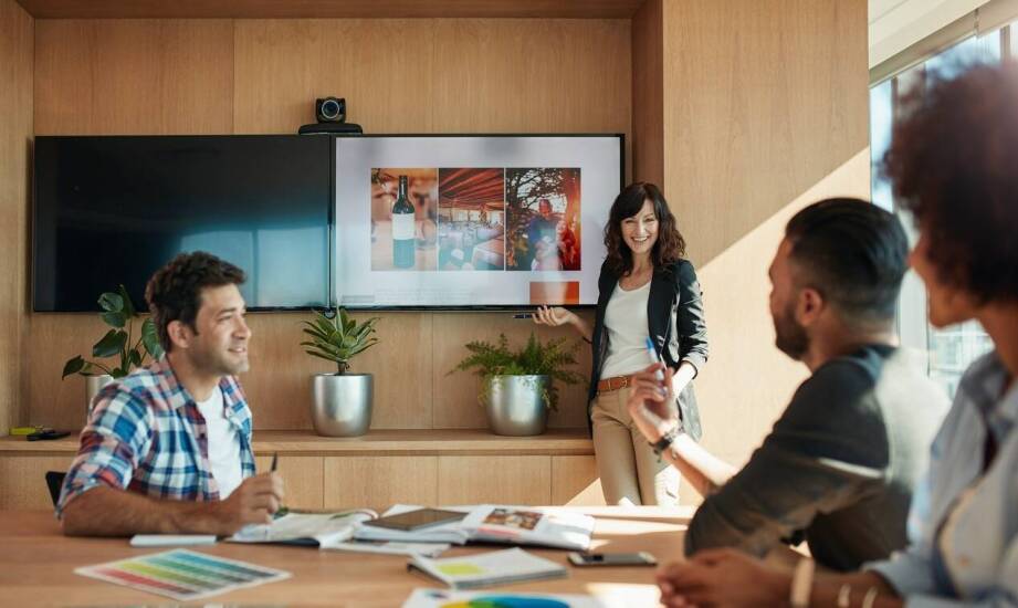 Jak zestaw konferencyjny wspiera pracę zdalną i hybrydową w firmach?