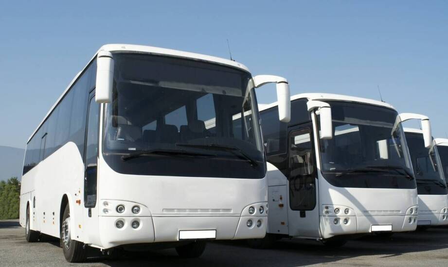 Jakie są opcje wynajmu busa dla klubów sportowych?