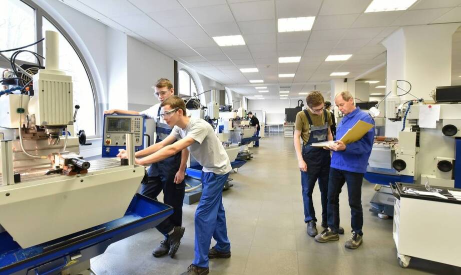 Znaczenie szkoleń dla pracowników ze Wschodu w branży metalowej