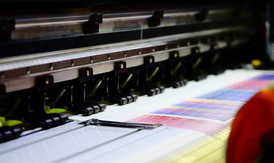 Wpływ druku flexo na trwałość i wygląd standów reklamowych