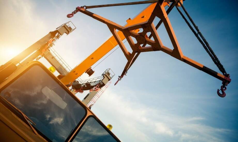 Jak usługi dźwigowe mogą usprawnić rozładunek materiałów budowlanych