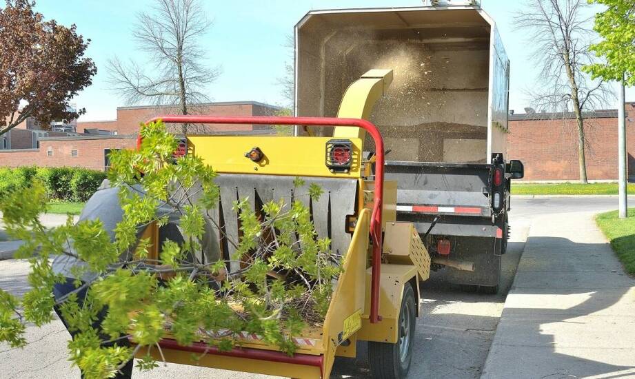 Usługi rębakiem – znaczenie w kontekście ochrony środowiska