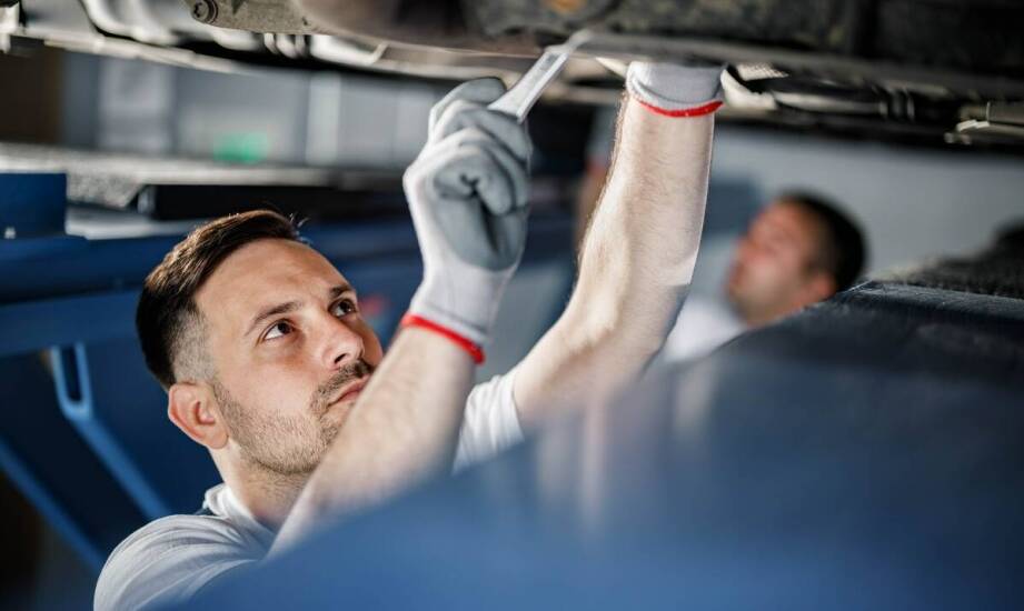 Jakie są kluczowe aspekty techniczne przy wyborze urządzenia do czyszczenia DPF?