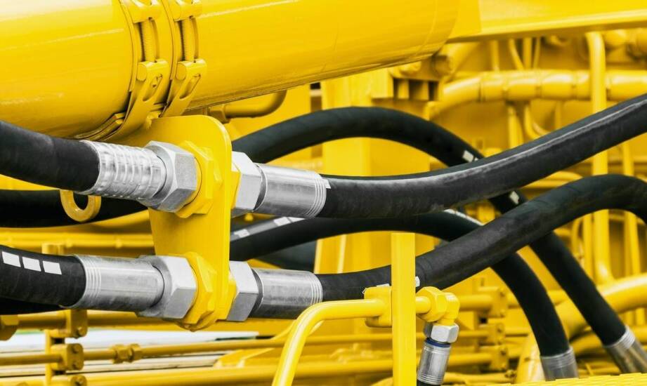 Znaczenie osłon węży hydraulicznych w ochronie przed uszkodzeniami mechanicznymi i środowiskowymi