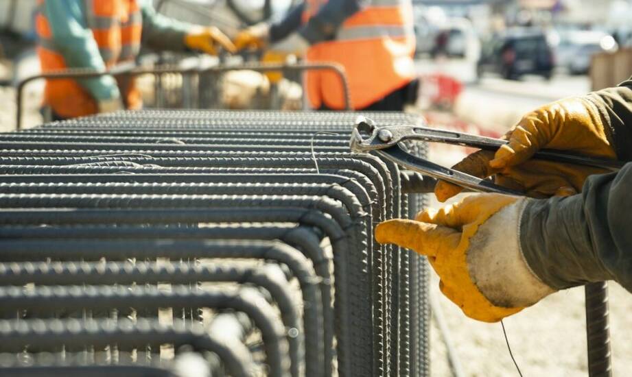 Jak transportować i montować duże grille betonowe?