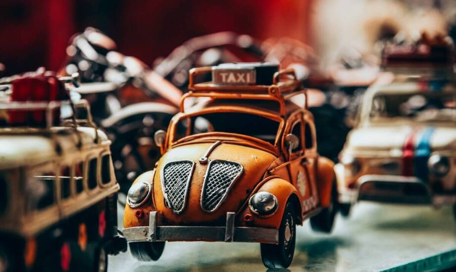 Wybór taxi bagażowej - na co zwrócić uwagę przy przewozach dużych ładunków?