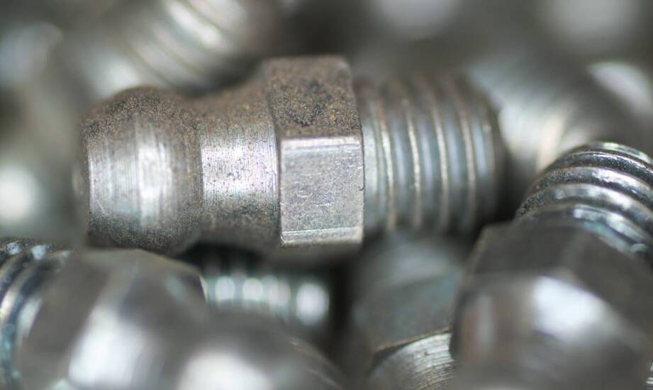 Jakie są najważniejsze właściwości mechaniczne śrub lotniczych?