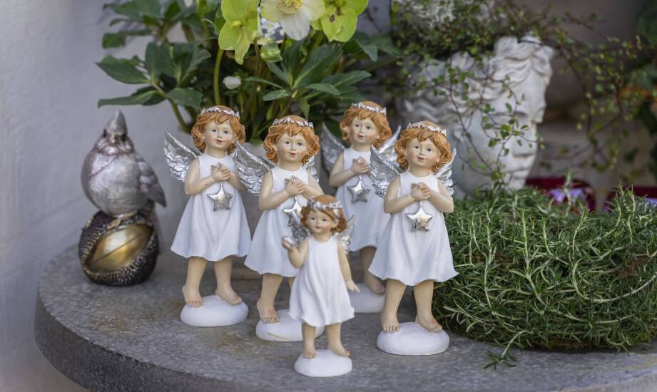 Anioły ceramiczne w roli strażników domowego ogniska