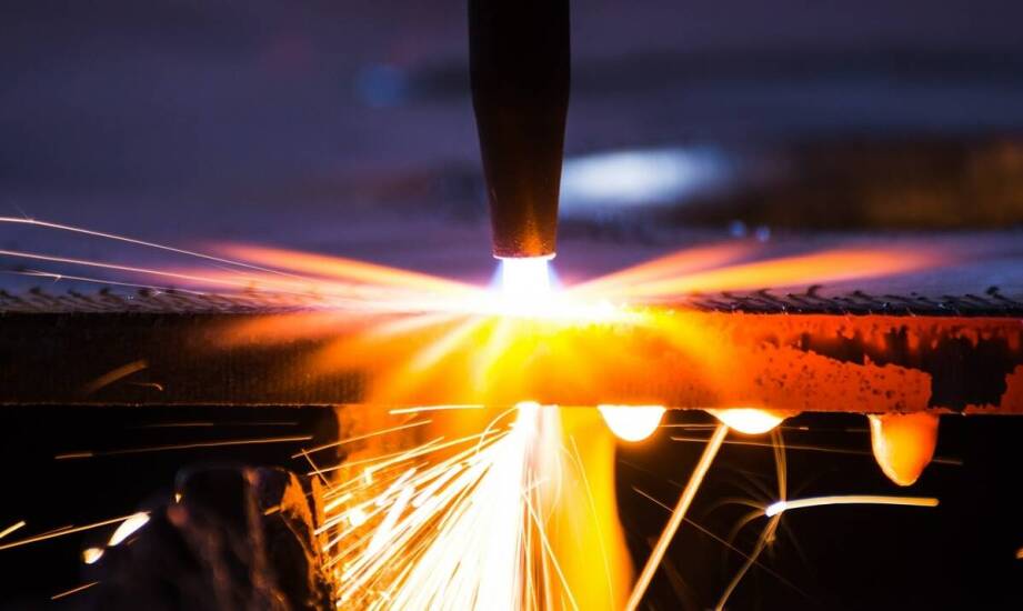 Różnice między zgrzewarkami do miedzi a innymi technologiami łączenia metali