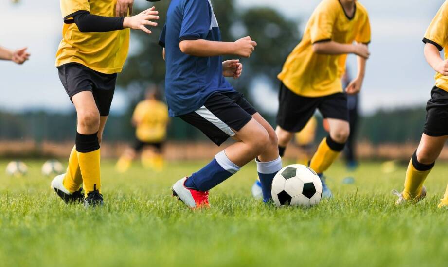 Znaczenie zabawy w nauczaniu tenisa i innych sportów dla dzieci
