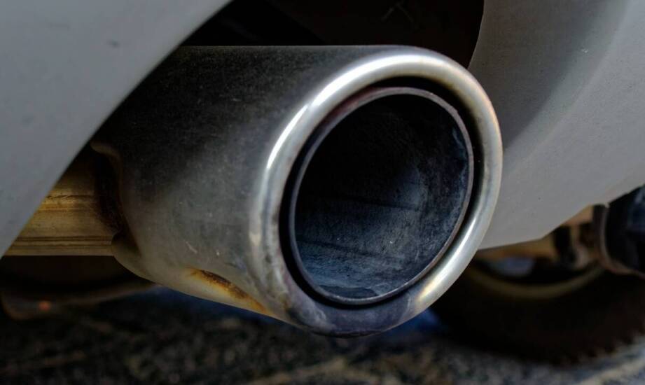 Części zamienne do układu wydechowego w Peugeot – korzyści z zakupu używanych komponentów