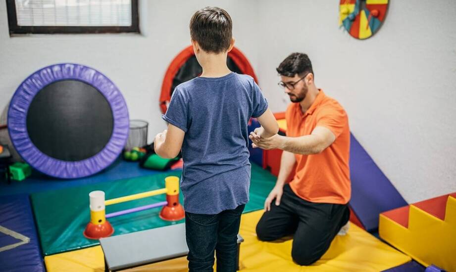 Zalety korzystania z pionizatora dla dorosłych w terapii ruchowej