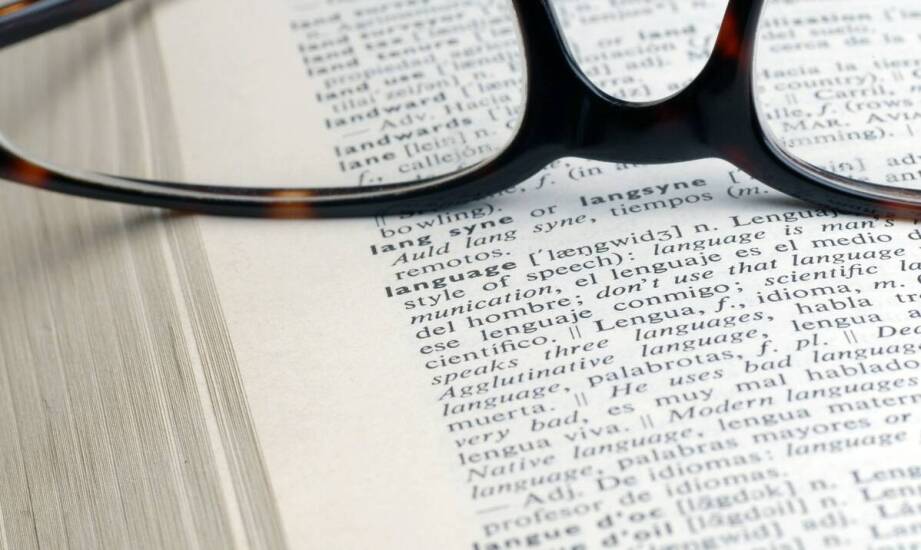Tłumacz przysięgły a przekład książek – dlaczego warto postawić na ekspertów?