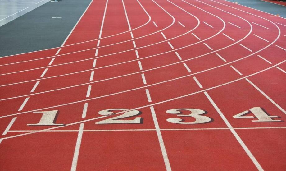 Jak lekkoatletyczna nawierzchnia wpływa na bezpieczeństwo sportowców?