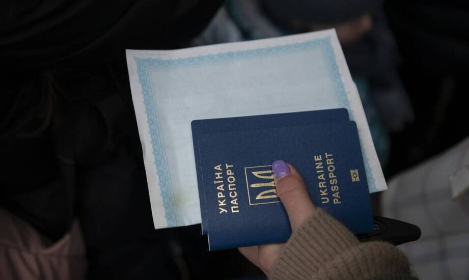 Jakie są formalności związane z wymianą karty rezydenta na nową?