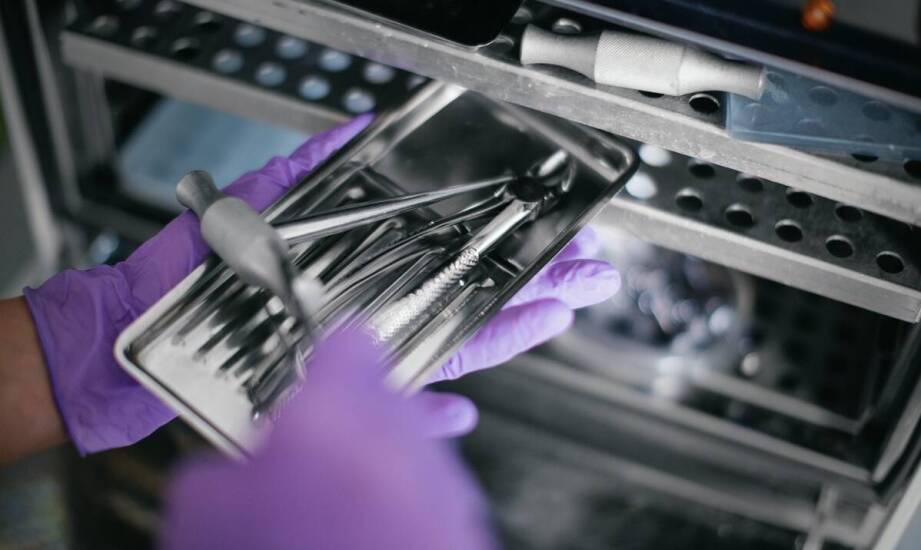Dlaczego sterylizacja lusterka dentystycznego jest kluczowa w praktyce medycznej?