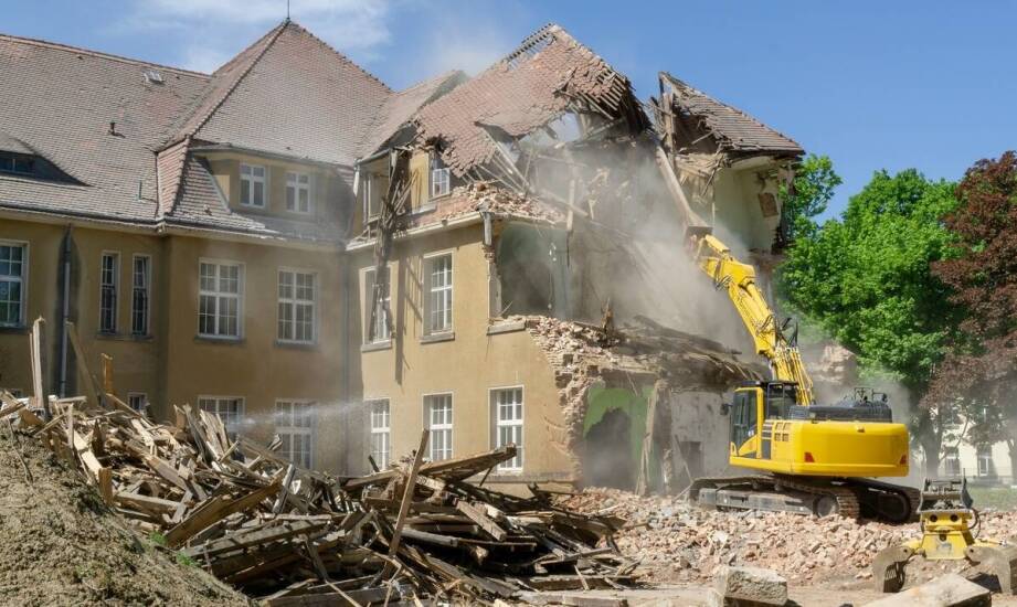 Usługi ciągnikiem w kontekście efektywności prac wyburzeniowych i rozbiórkowych
