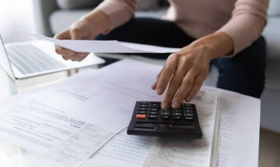 Jak prawo restrukturyzacyjne wspiera osoby fizyczne w trudnych sytuacjach finansowych?