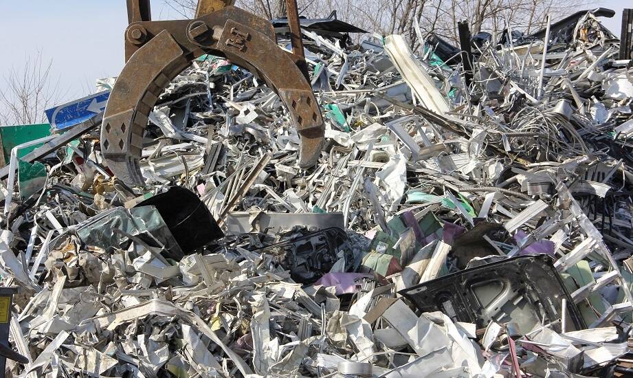Jak wygląda proces recyklingu metali w profesjonalnym skupie surowców wtórnych?