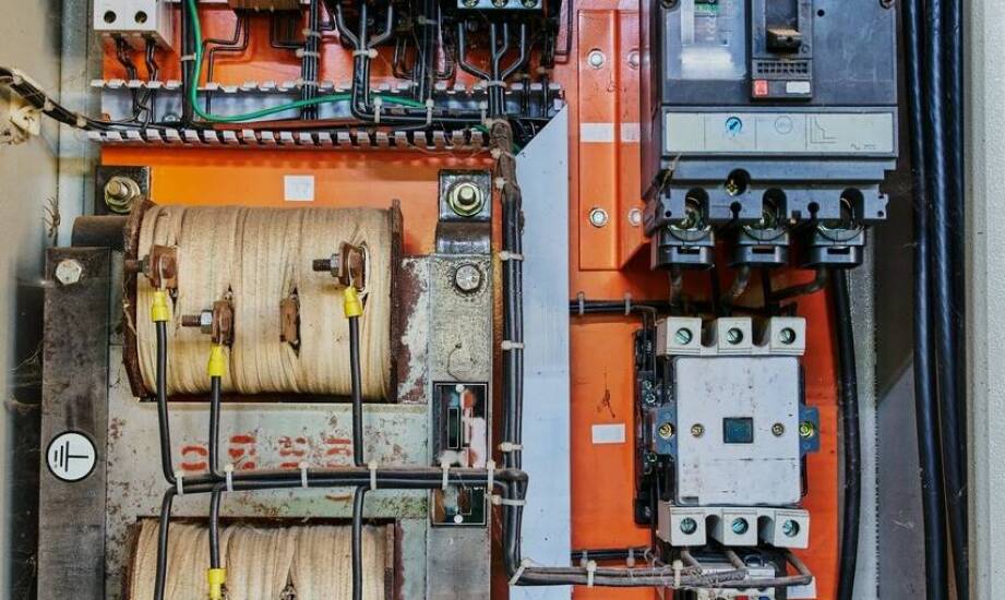 Jak mufy elektryczne wpływają na niezawodność systemów zasilania?