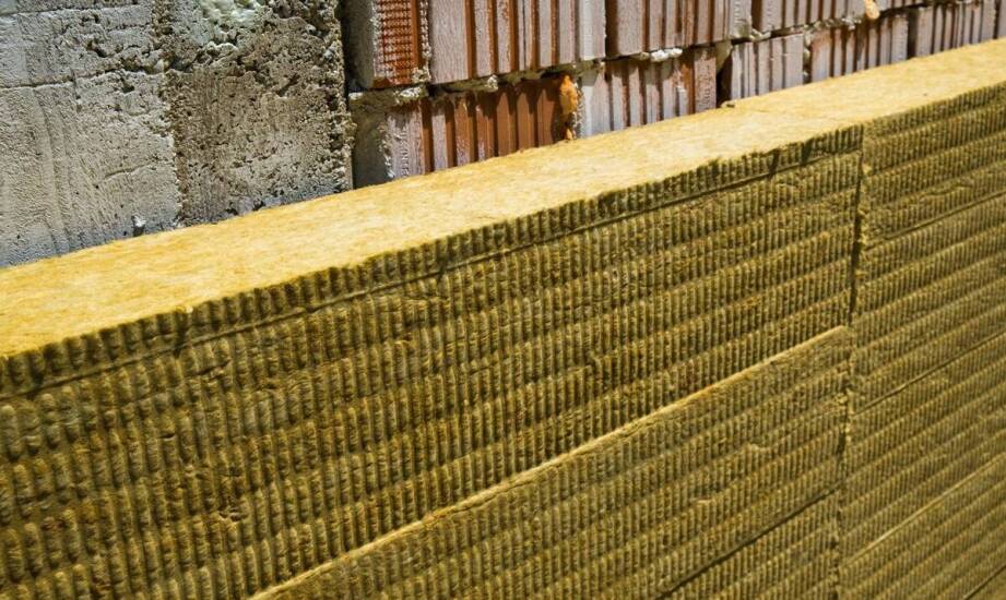 Jakie są korzyści z użycia kleju do siatki w budownictwie energooszczędnym?
