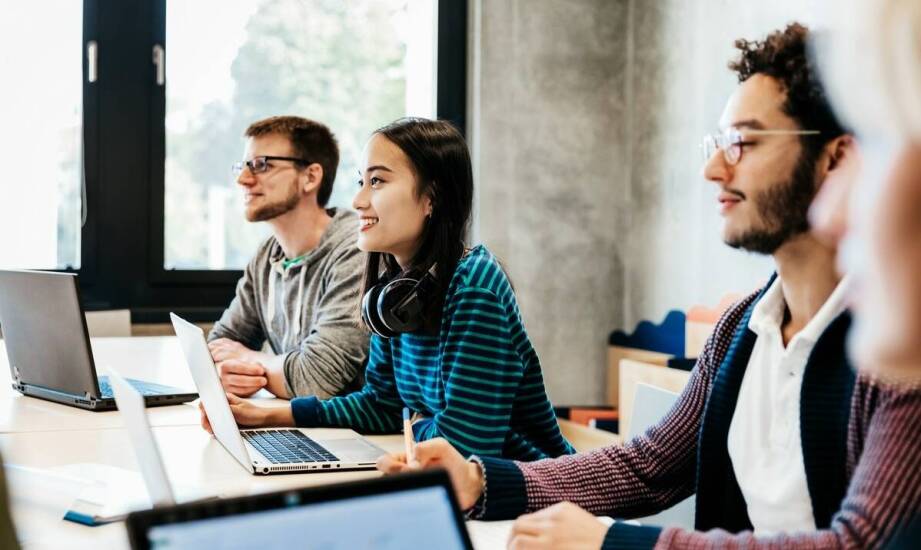 Czym wyróżniają się internetowe studia podyplomowe w zakresie pedagogiki korekcyjnej?