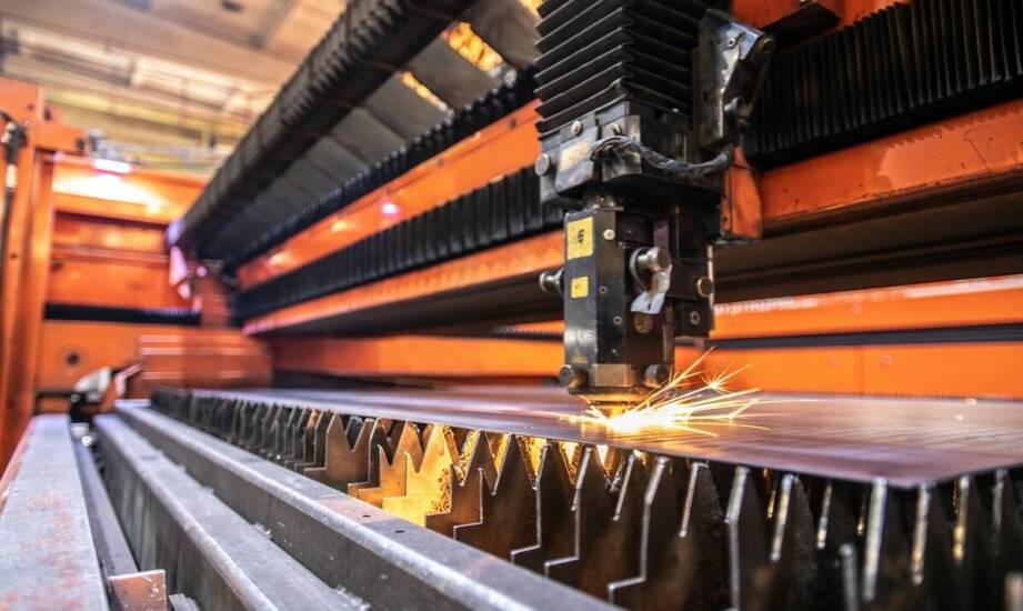 Jakie korzyści niesie precyzyjne cięcie CNC dla branży budowlanej?