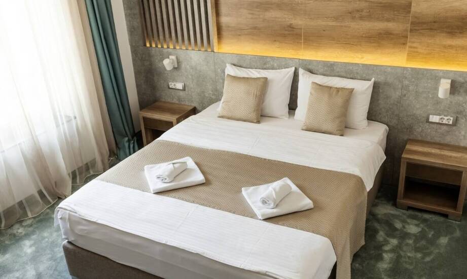 Profesjonalne pranie zasłon i firan w hotelach – dlaczego warto?