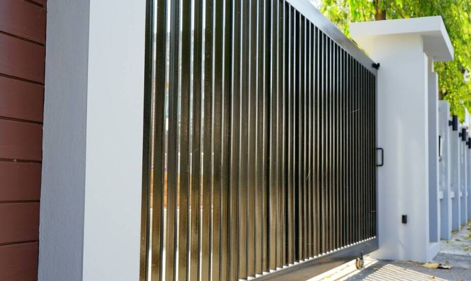 Ogrodzenia ze stali nierdzewnej: połączenie szkła i metalu