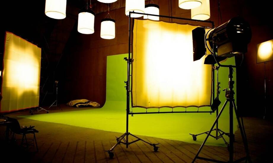 Wpływ kolorystyki na nastrój w scenografii teatralnej