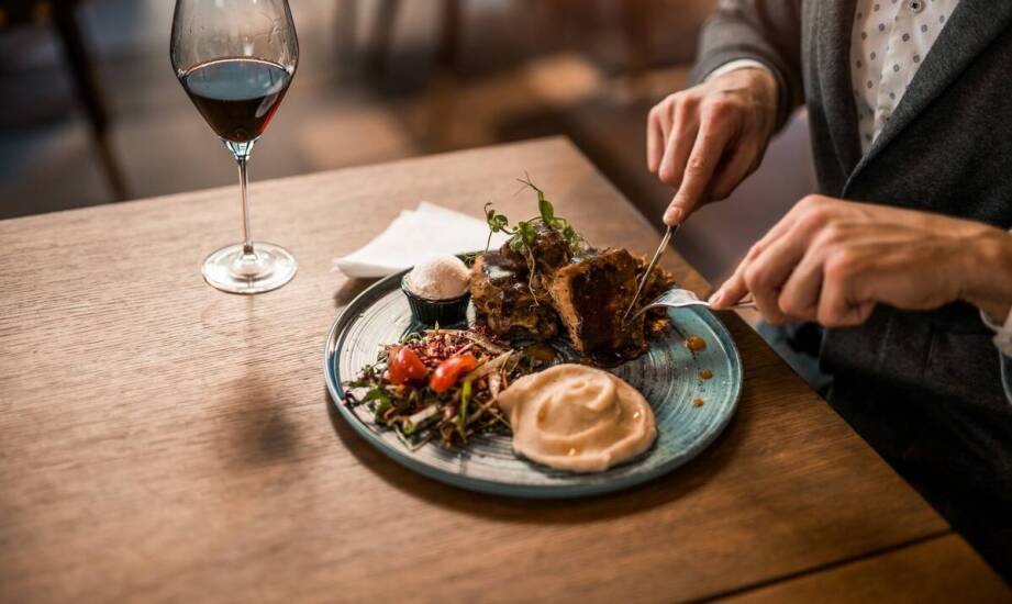 Karkówka z dzika: jak wprowadzić ją do codziennego menu w domu i restauracji?