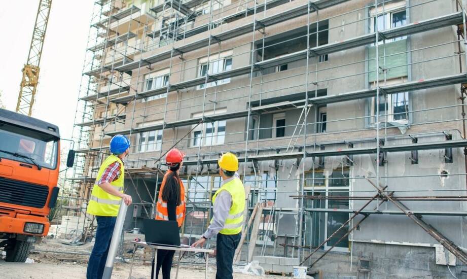 Plandeki ochronne – kluczowe zastosowania w przemyśle