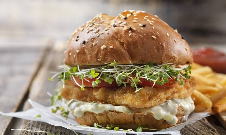 Zalety wprowadzenia burgerów rybnych na stałe do domowego menu