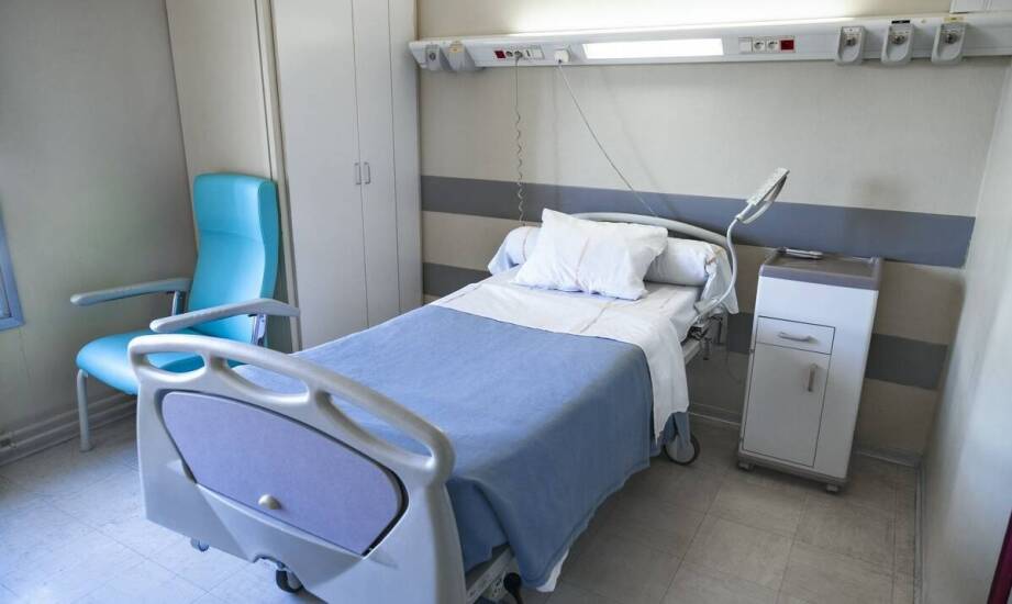 Jak wypożyczalnia łóżek rehabilitacyjnych wspiera osoby starsze