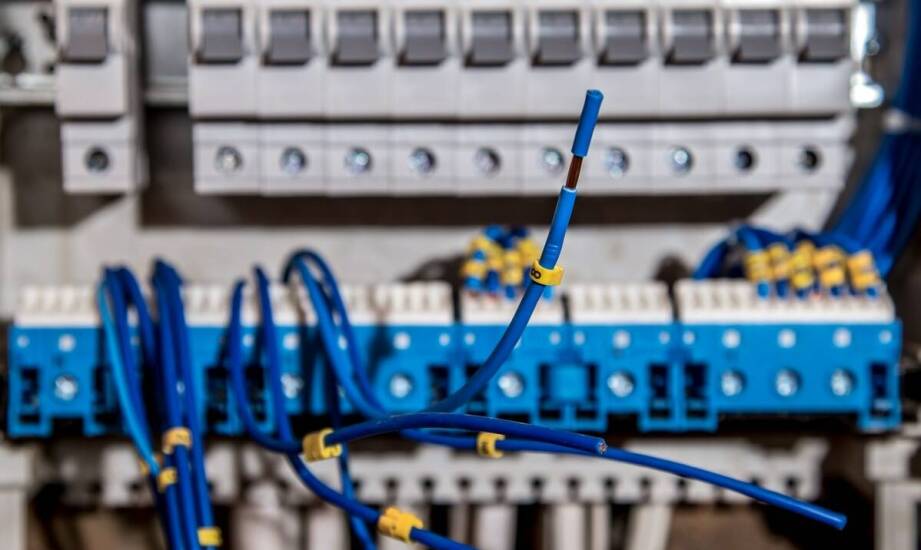 Wpływ kapturów termokurczliwych na efektywność operacyjną w magazynach