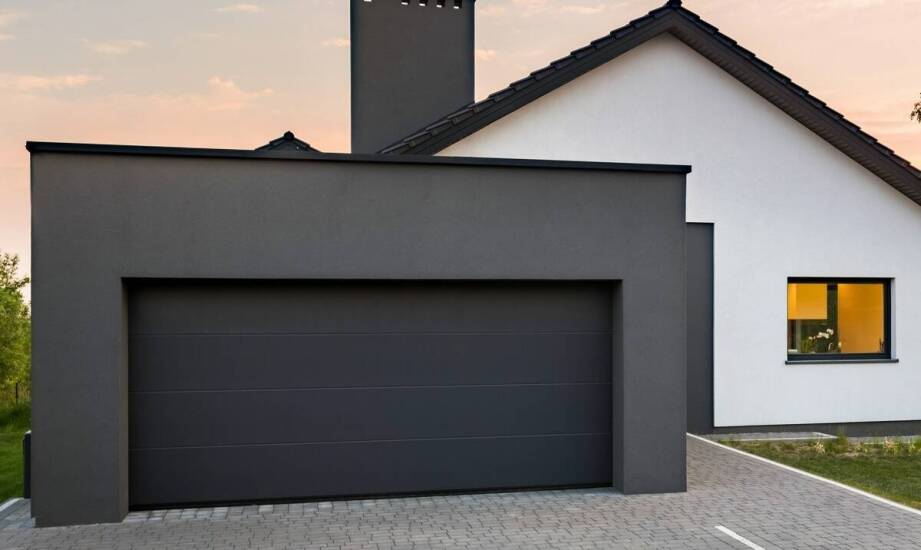 Die Verwendung von gehärtetem Glas beim Bau moderner Garagen