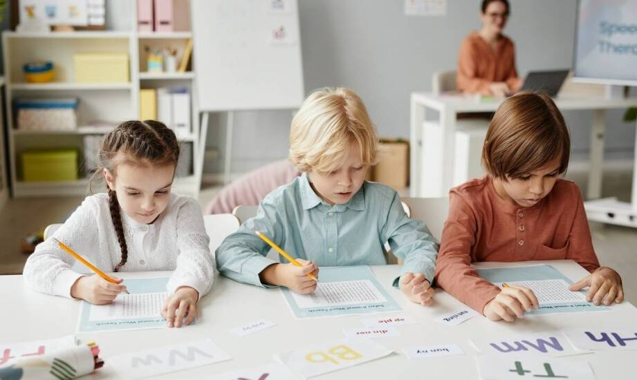 Jak nauka języka angielskiego wspiera rozwój emocjonalny dzieci?